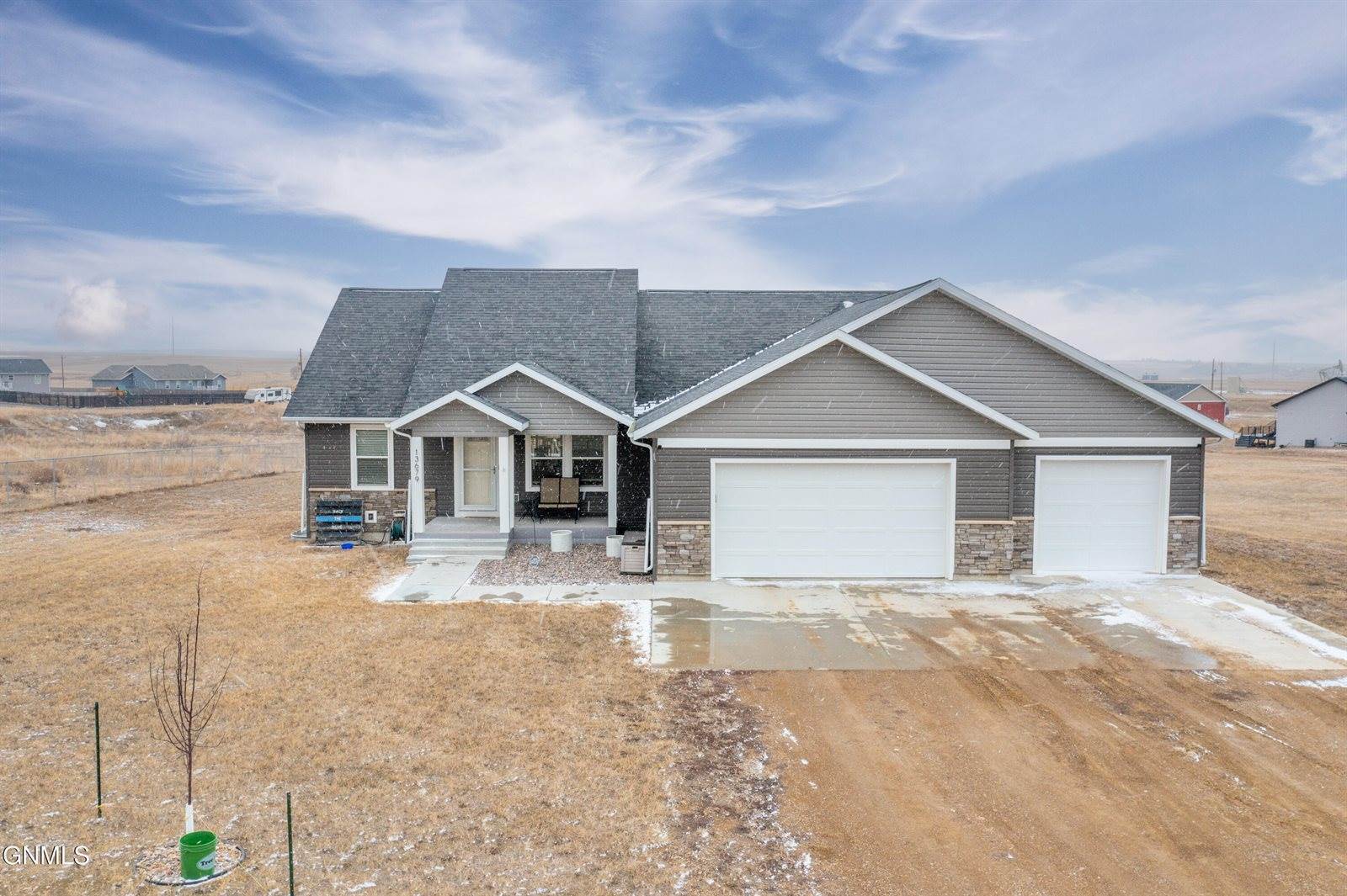 13679 Hawthorn Loop, Williston, ND 58801