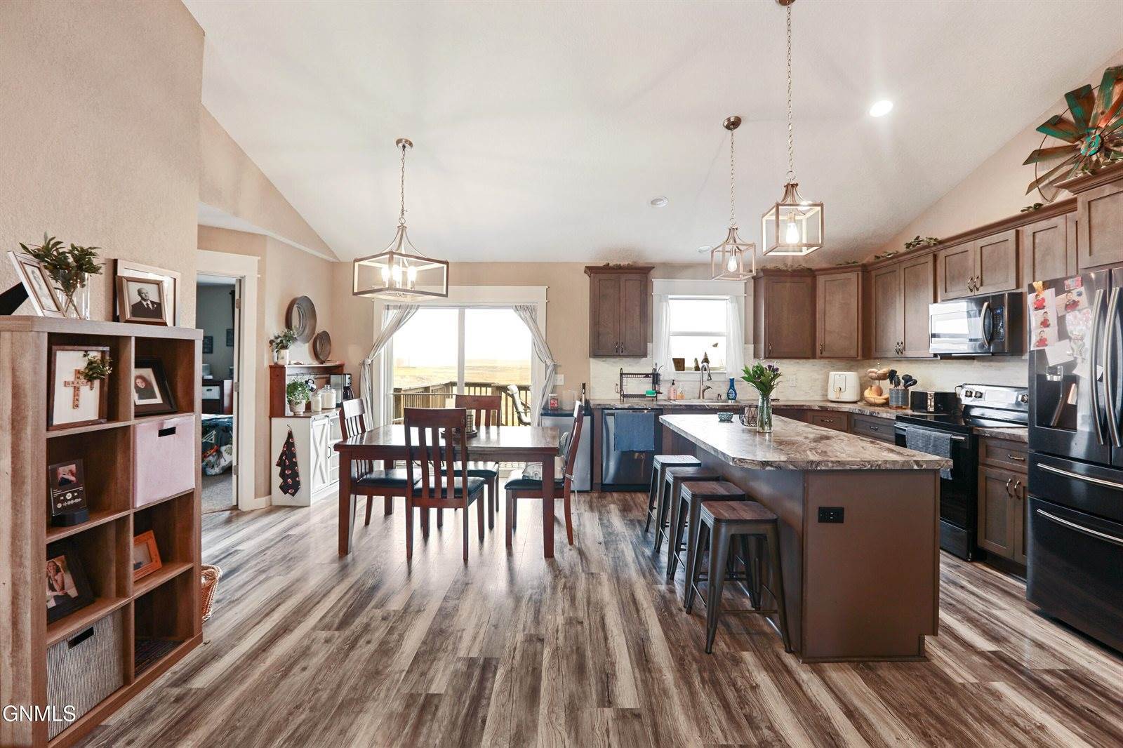 13679 Hawthorn Loop, Williston, ND 58801