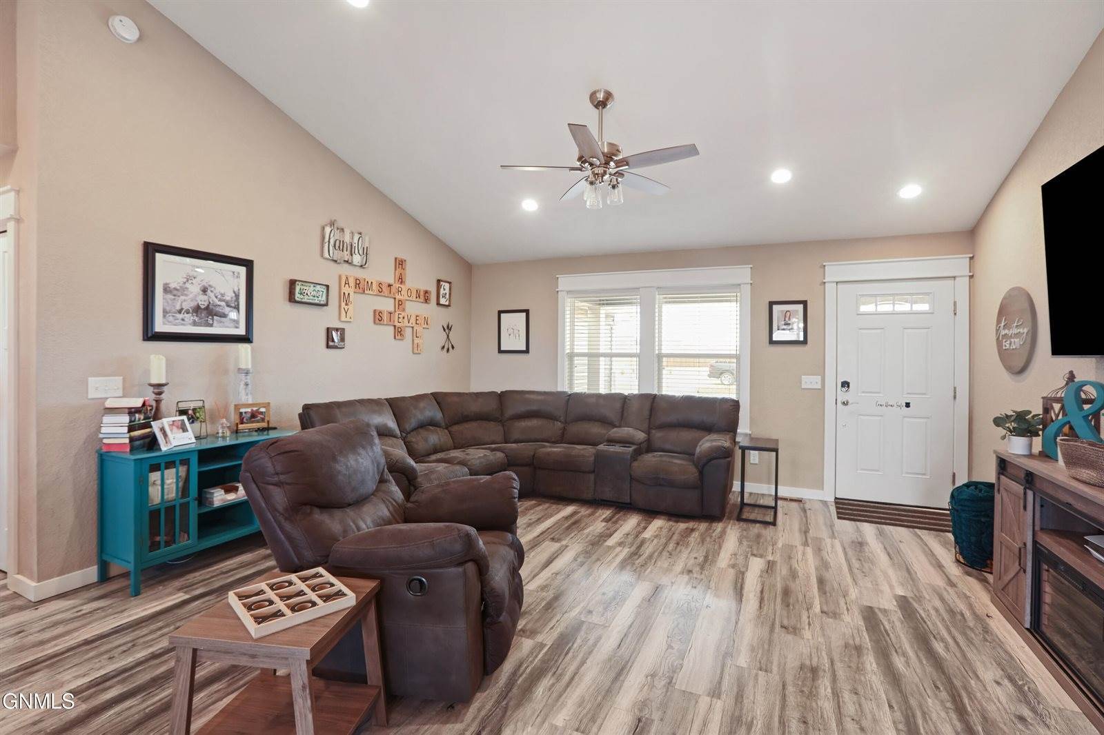 13679 Hawthorn Loop, Williston, ND 58801