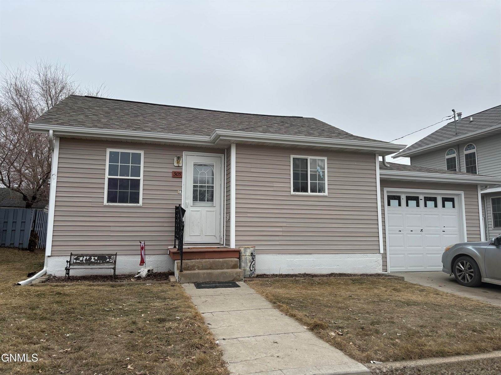 305 W Broadway West, Williston, ND 58801