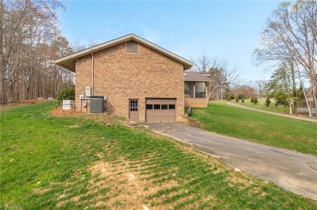 9069 Lasater Road, Clemmons, NC 27012