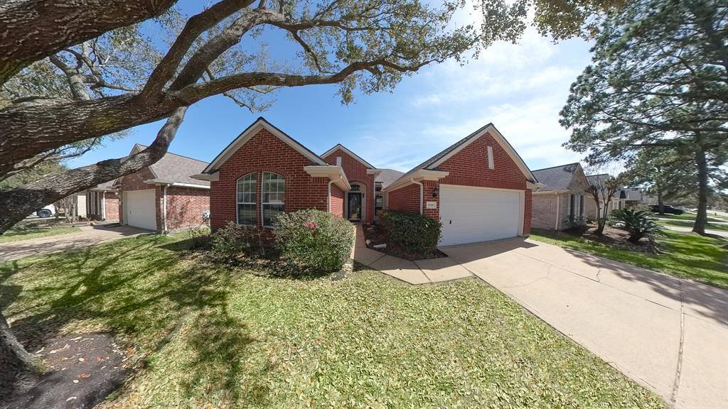 8946 Green Castle Way, Houston, TX 77095