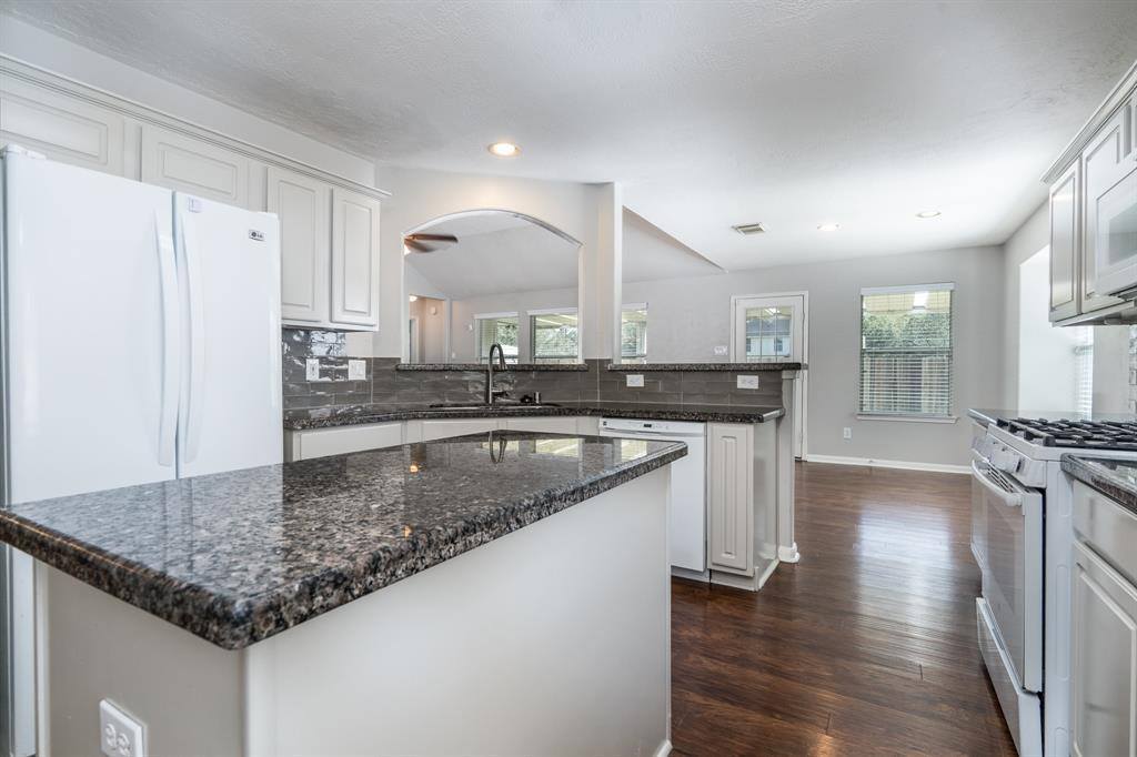 8946 Green Castle Way, Houston, TX 77095