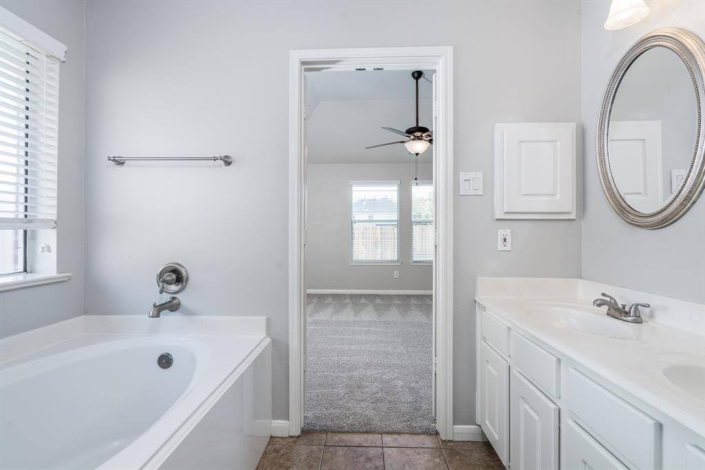 8946 Green Castle Way, Houston, TX 77095