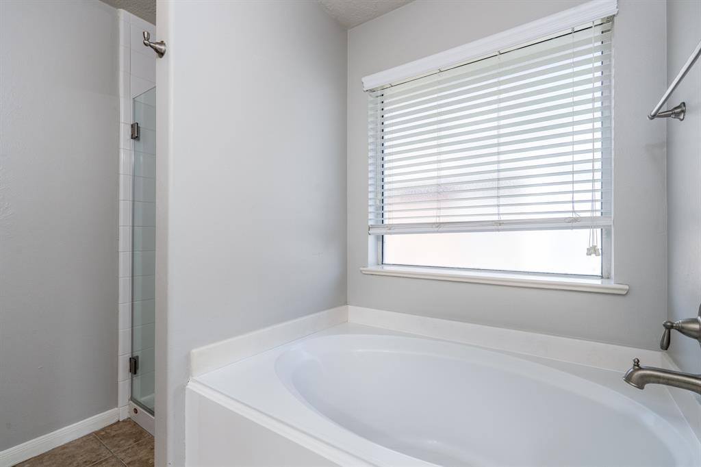 8946 Green Castle Way, Houston, TX 77095
