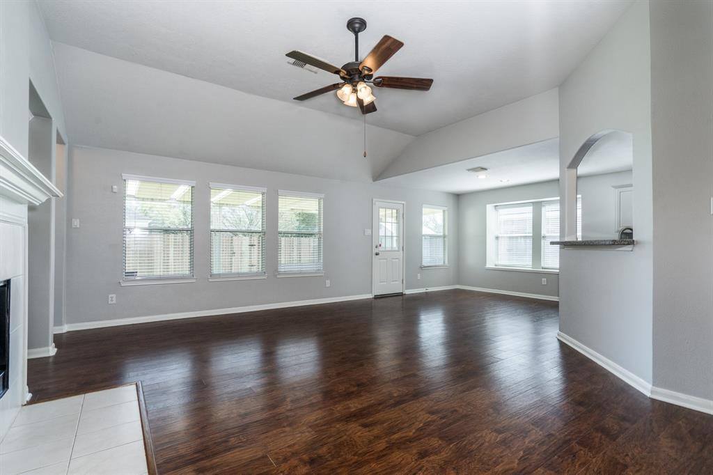 8946 Green Castle Way, Houston, TX 77095