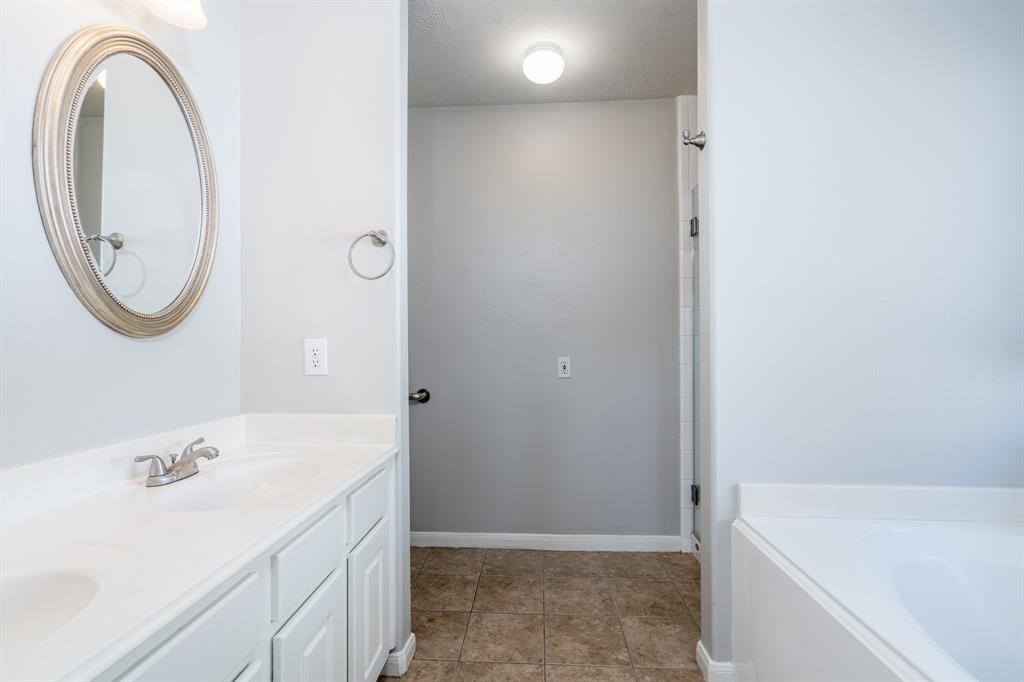 8946 Green Castle Way, Houston, TX 77095