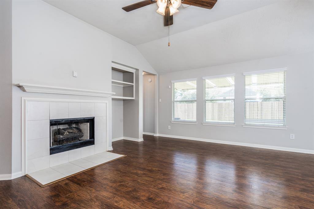 8946 Green Castle Way, Houston, TX 77095