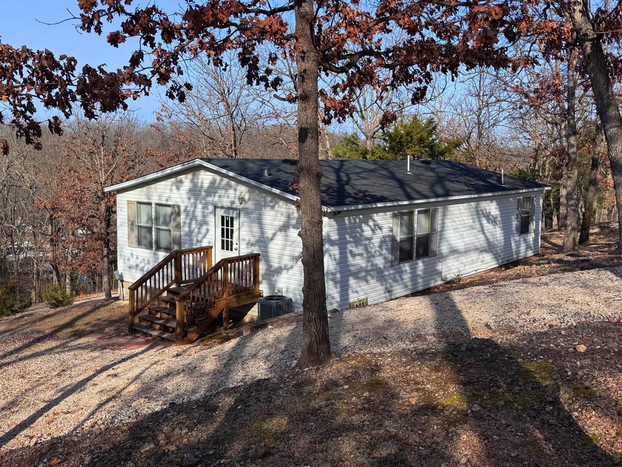 1401 Chimney Pt, Sunrise Beach, MO 65079