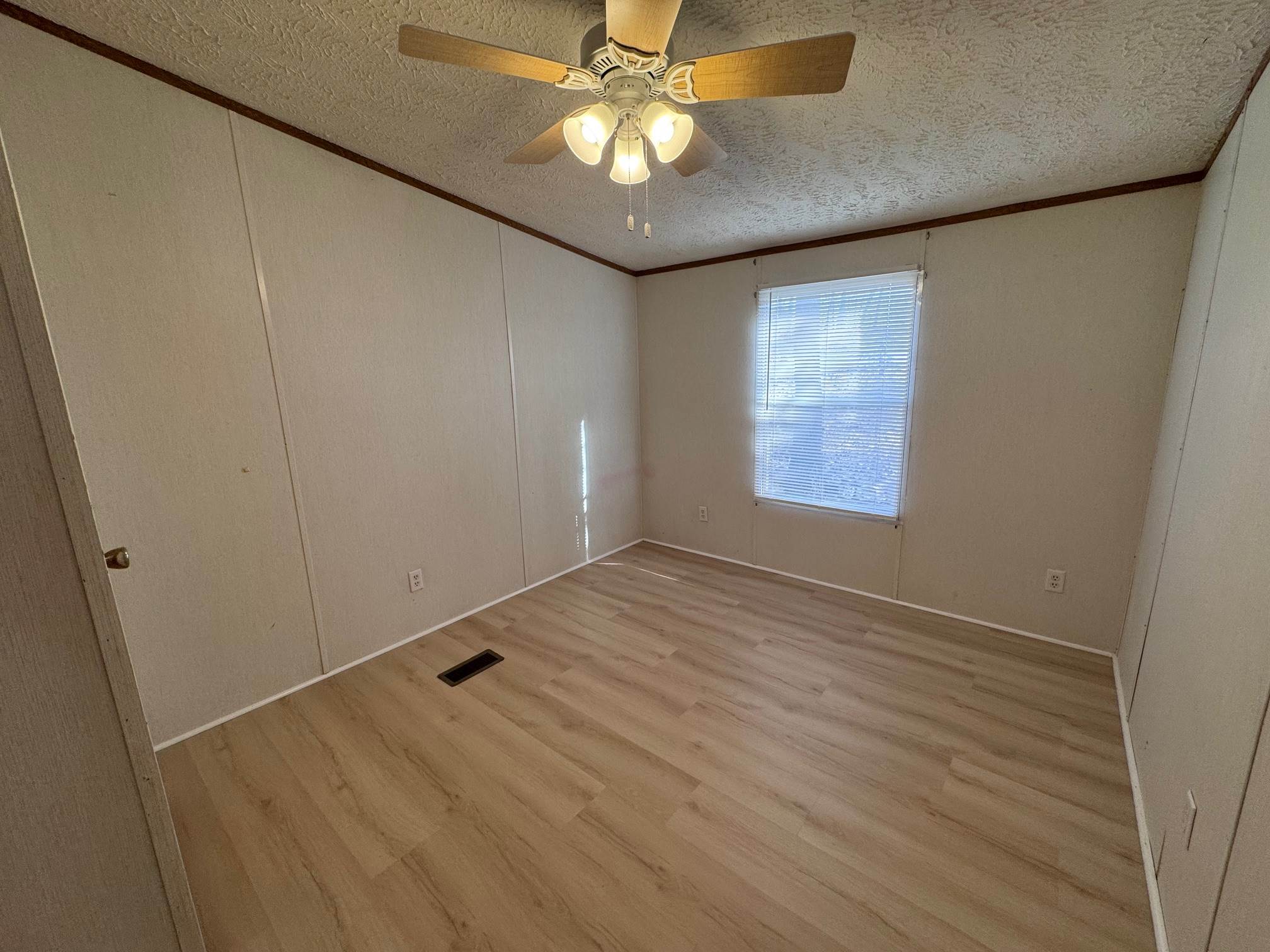 1401 Chimney Pt, Sunrise Beach, MO 65079