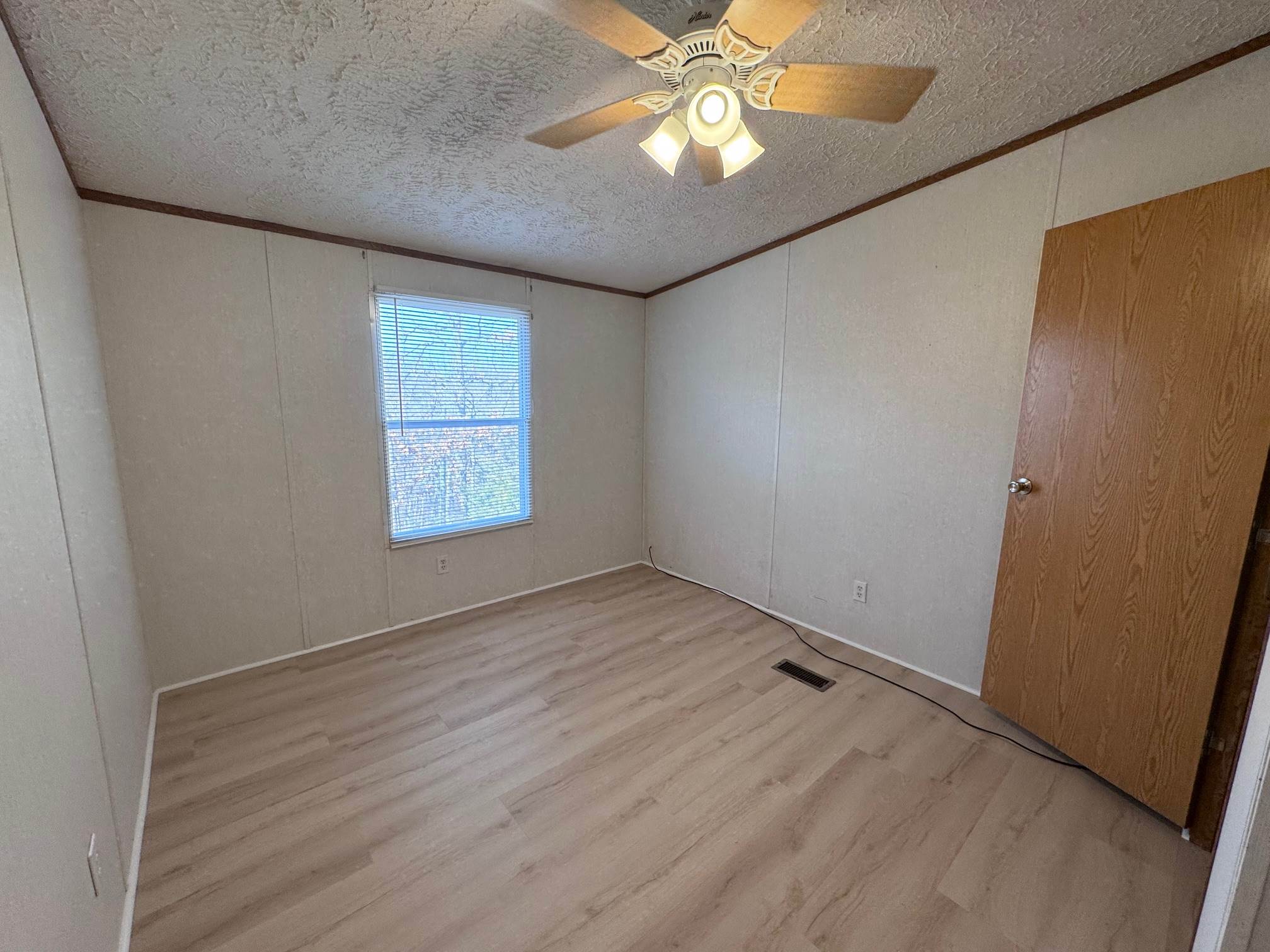 1401 Chimney Pt, Sunrise Beach, MO 65079