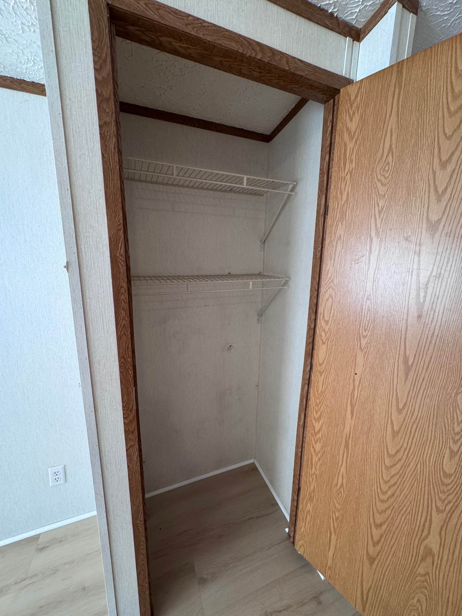 1401 Chimney Pt, Sunrise Beach, MO 65079