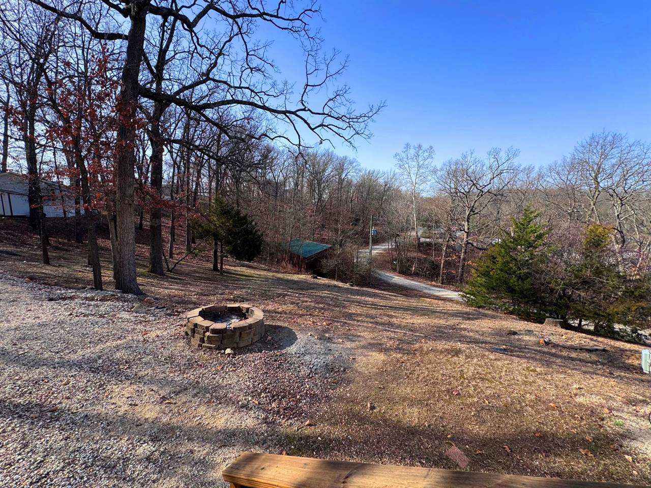 1401 Chimney Pt, Sunrise Beach, MO 65079