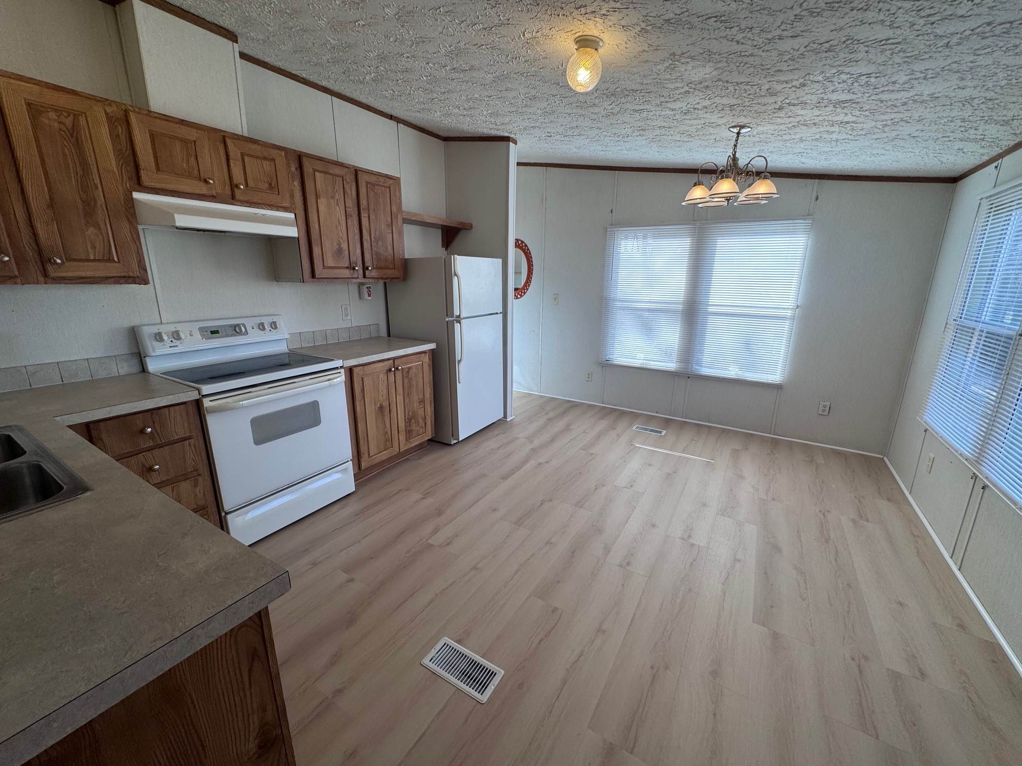 1401 Chimney Pt, Sunrise Beach, MO 65079