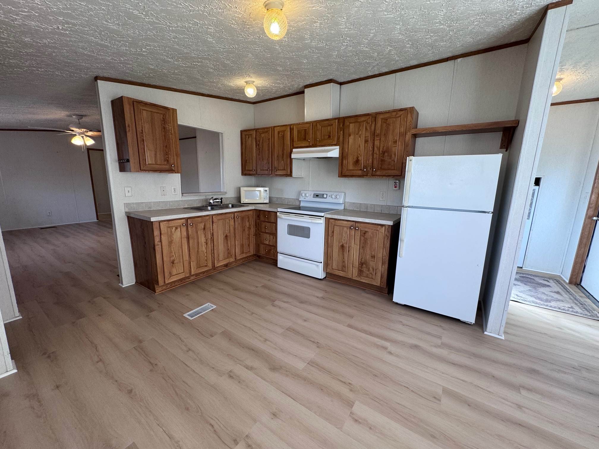 1401 Chimney Pt, Sunrise Beach, MO 65079