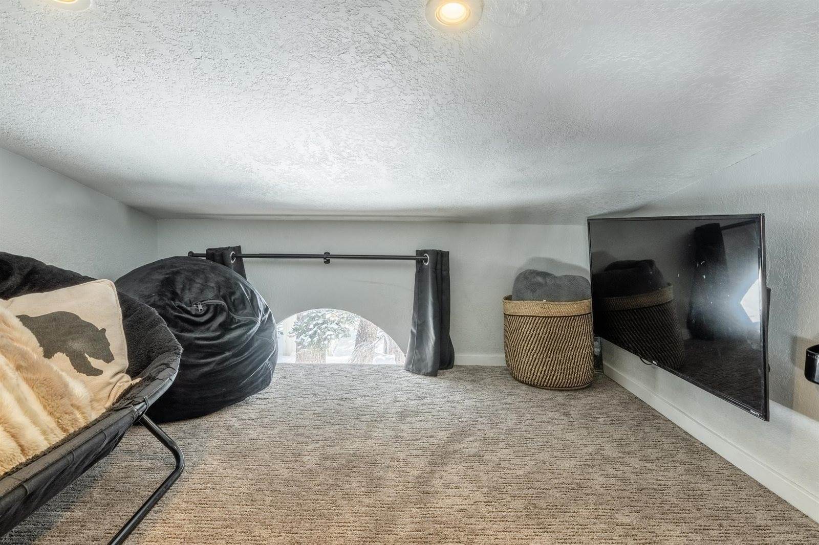 91 Lakeview Blvd #8-S, Mammoth Lakes, CA 93546