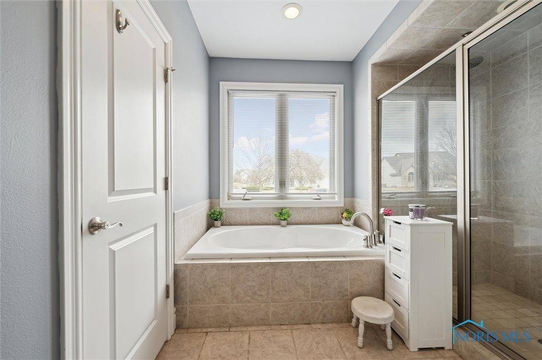 5619 Golden Pond Lane, Sylvania, OH 43560