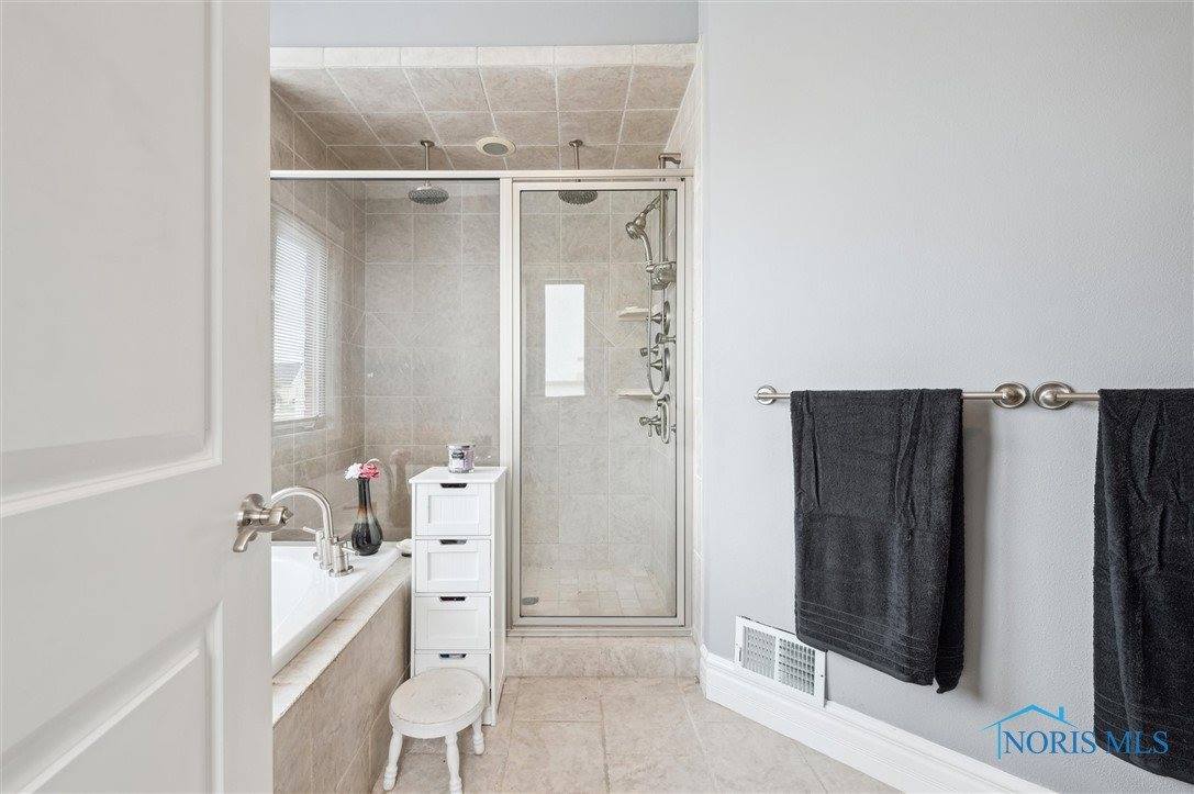 5619 Golden Pond Lane, Sylvania, OH 43560