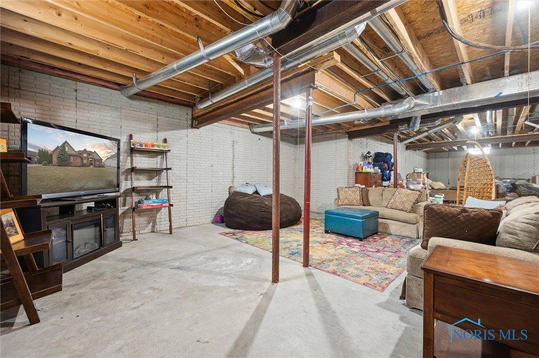 5619 Golden Pond Lane, Sylvania, OH 43560