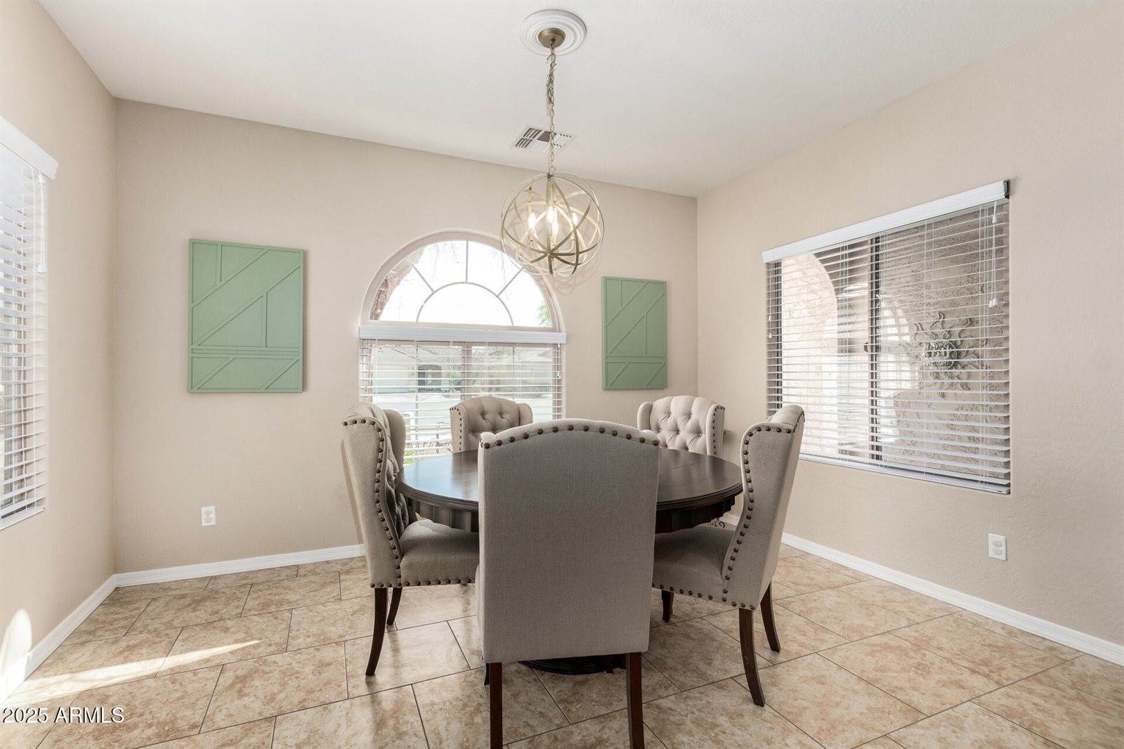 4610 South Hassett Circle, Mesa, AZ 85212