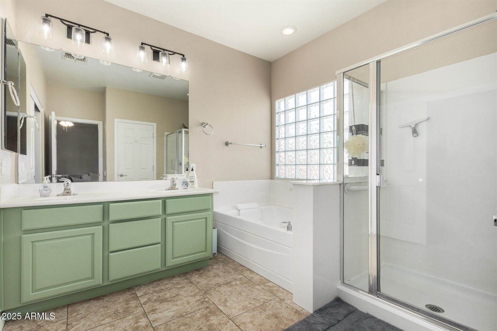 4610 South Hassett Circle, Mesa, AZ 85212