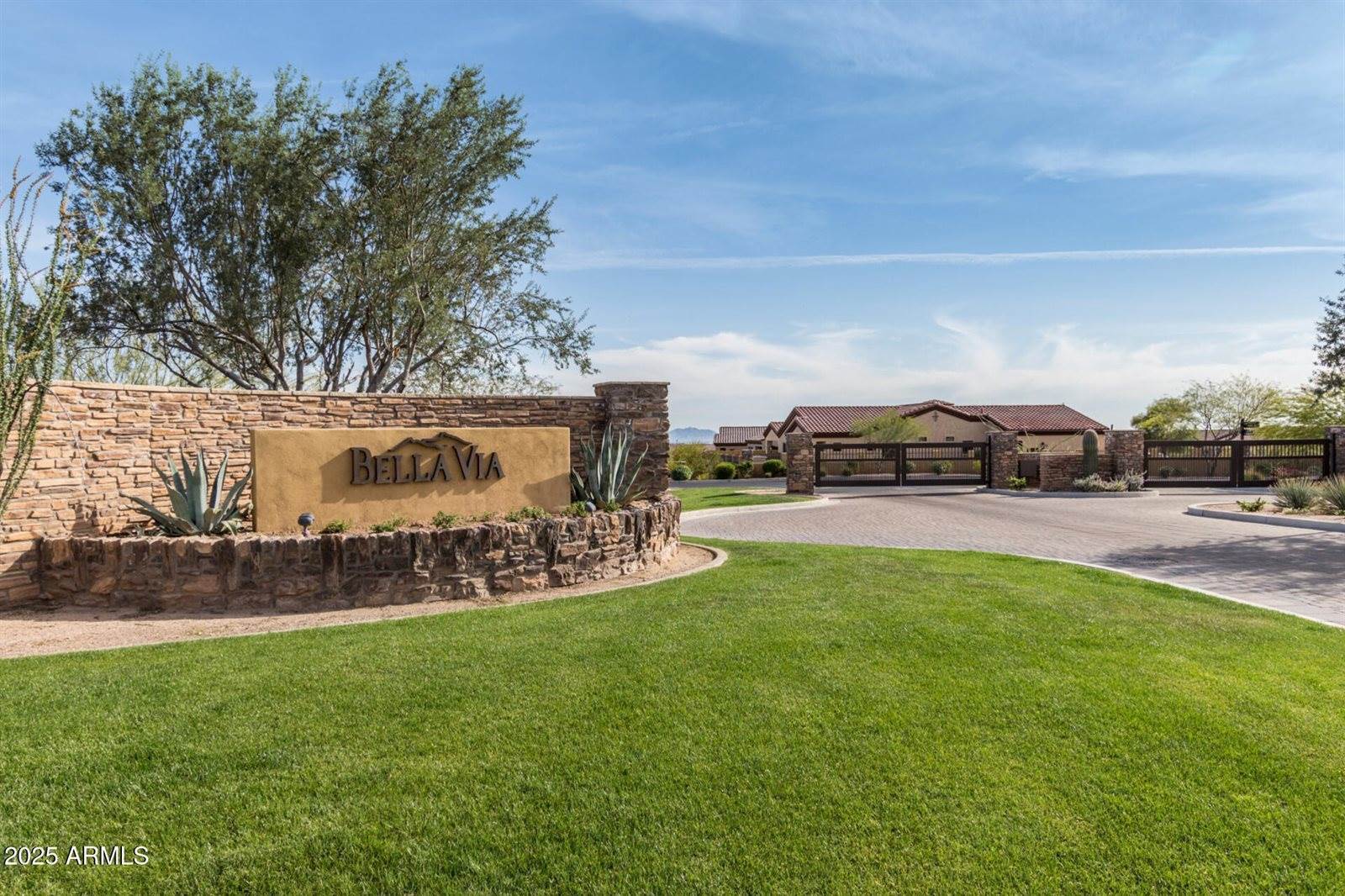 4610 South Hassett Circle, Mesa, AZ 85212