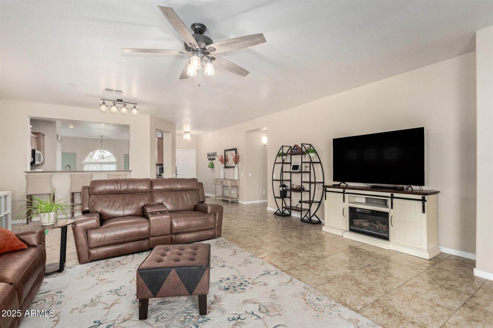 4610 South Hassett Circle, Mesa, AZ 85212