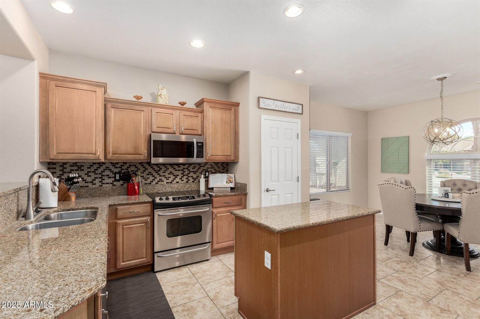 4610 South Hassett Circle, Mesa, AZ 85212