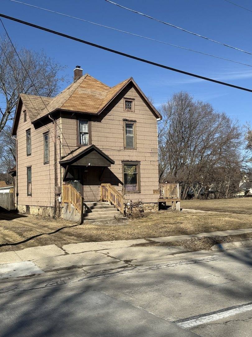 612 West Douglas Street, Freeport, IL 61032