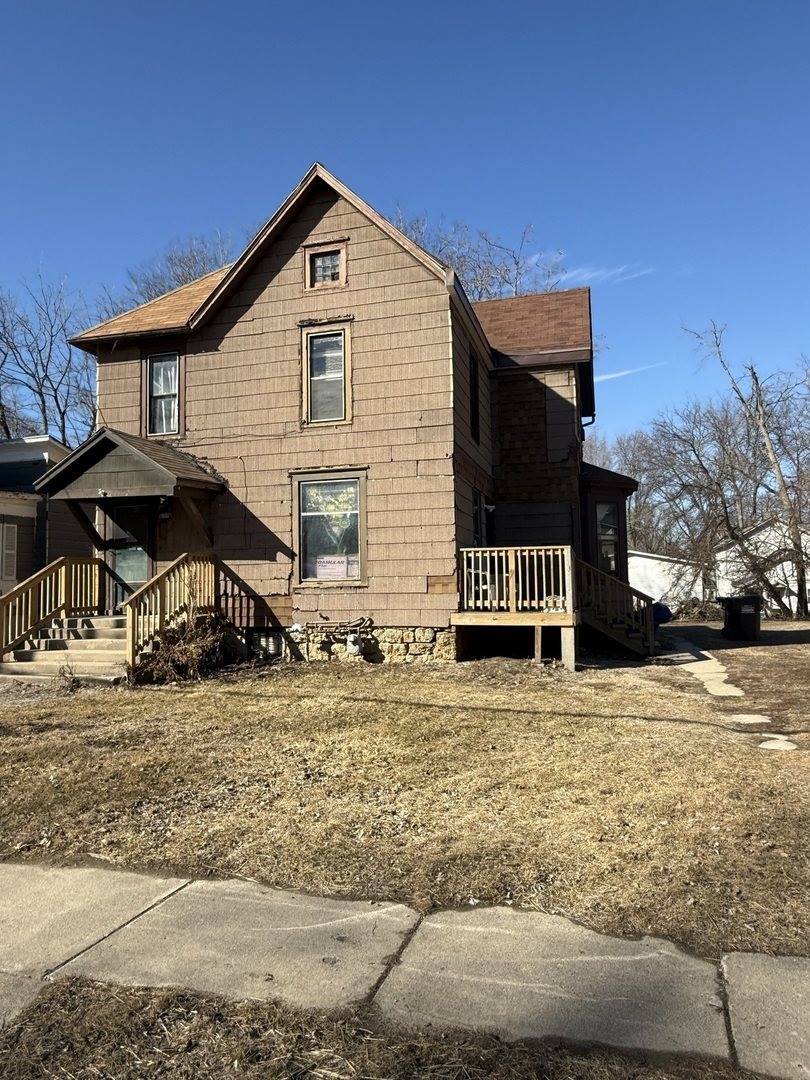 612 West Douglas Street, Freeport, IL 61032