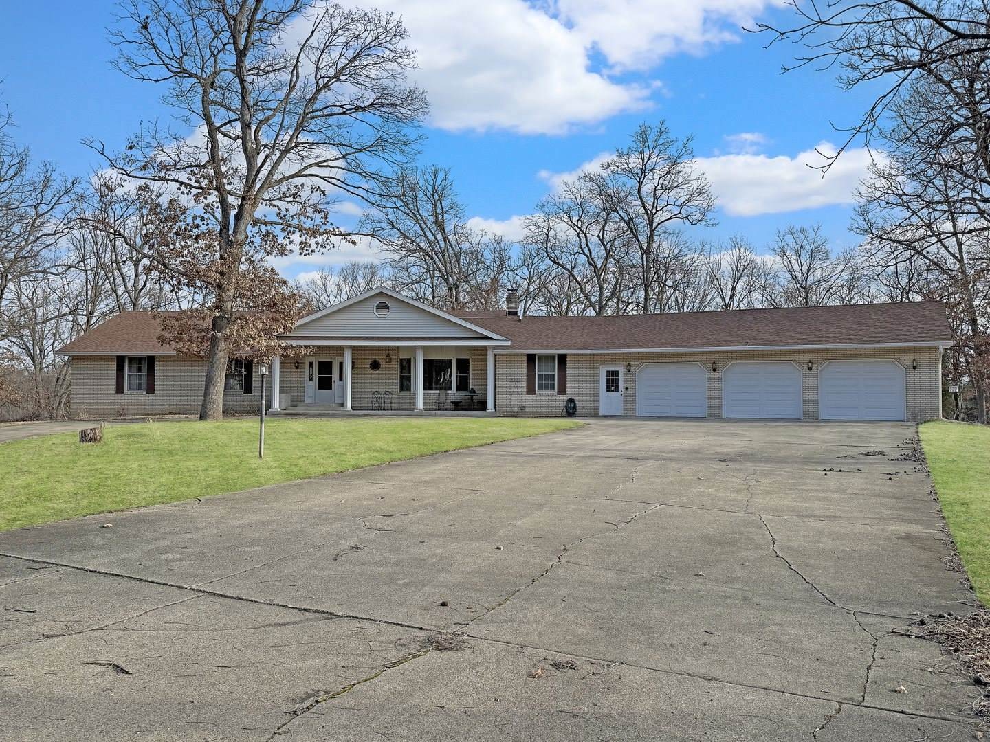 2027 Burd Haven, Freeport, IL 61032