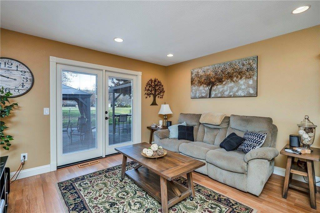 19450 Mountain South, Hidden Valley Lake, CA 95467
