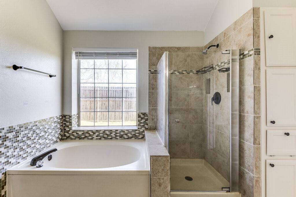 8505 Willow Creek Court, Fort Worth, TX 76134