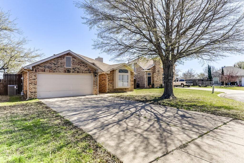 8505 Willow Creek Court, Fort Worth, TX 76134