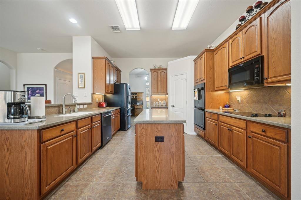 3001 Bald Eagle Court, Fort Worth, TX 76135