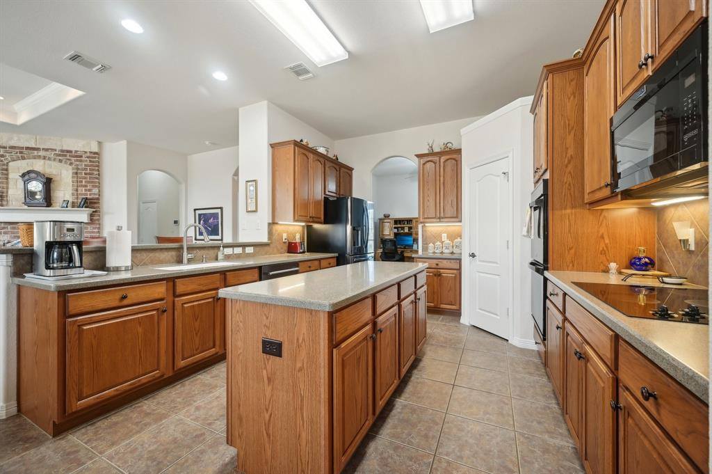 3001 Bald Eagle Court, Fort Worth, TX 76135