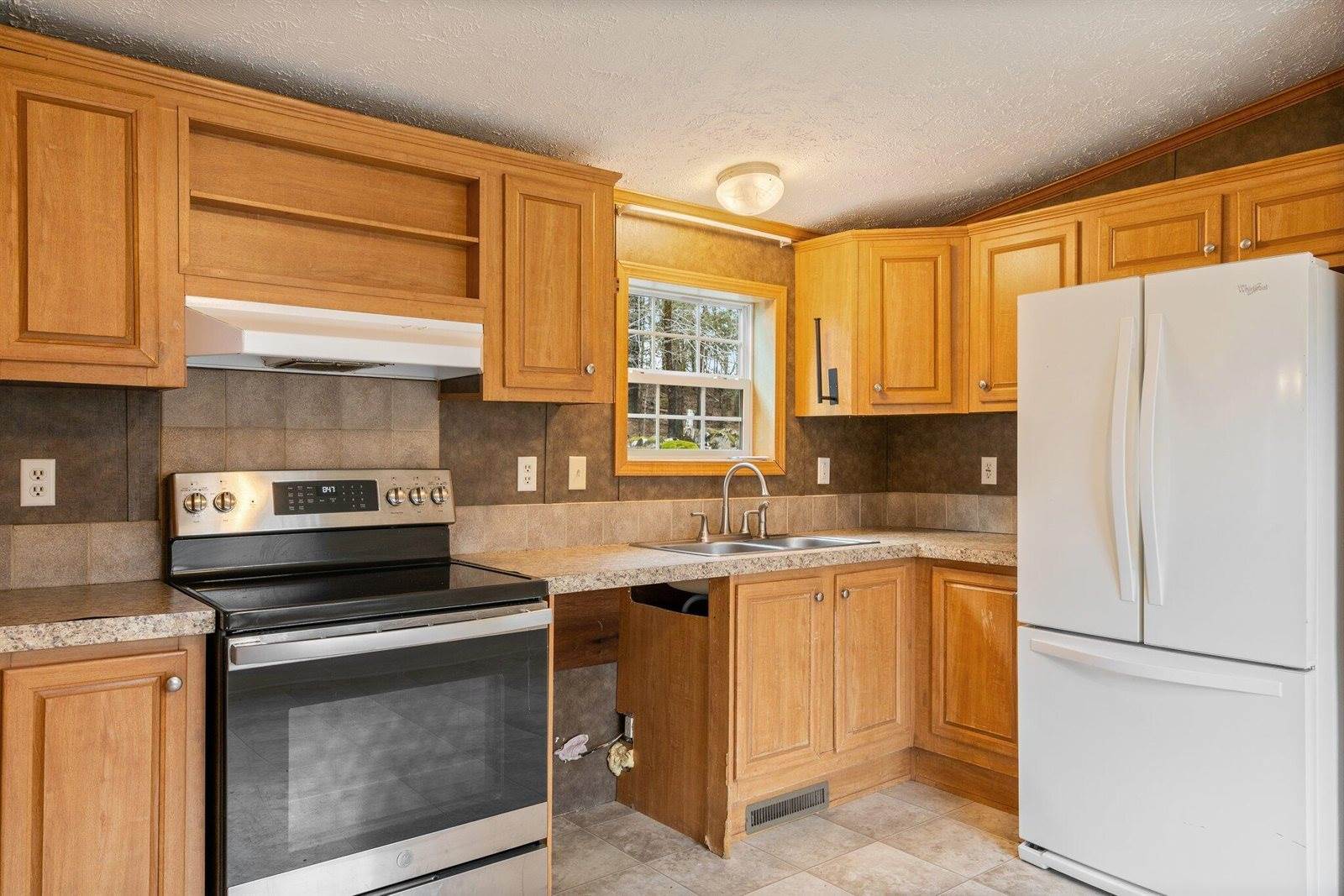 286 Clark Road, Hermon, ME 04401