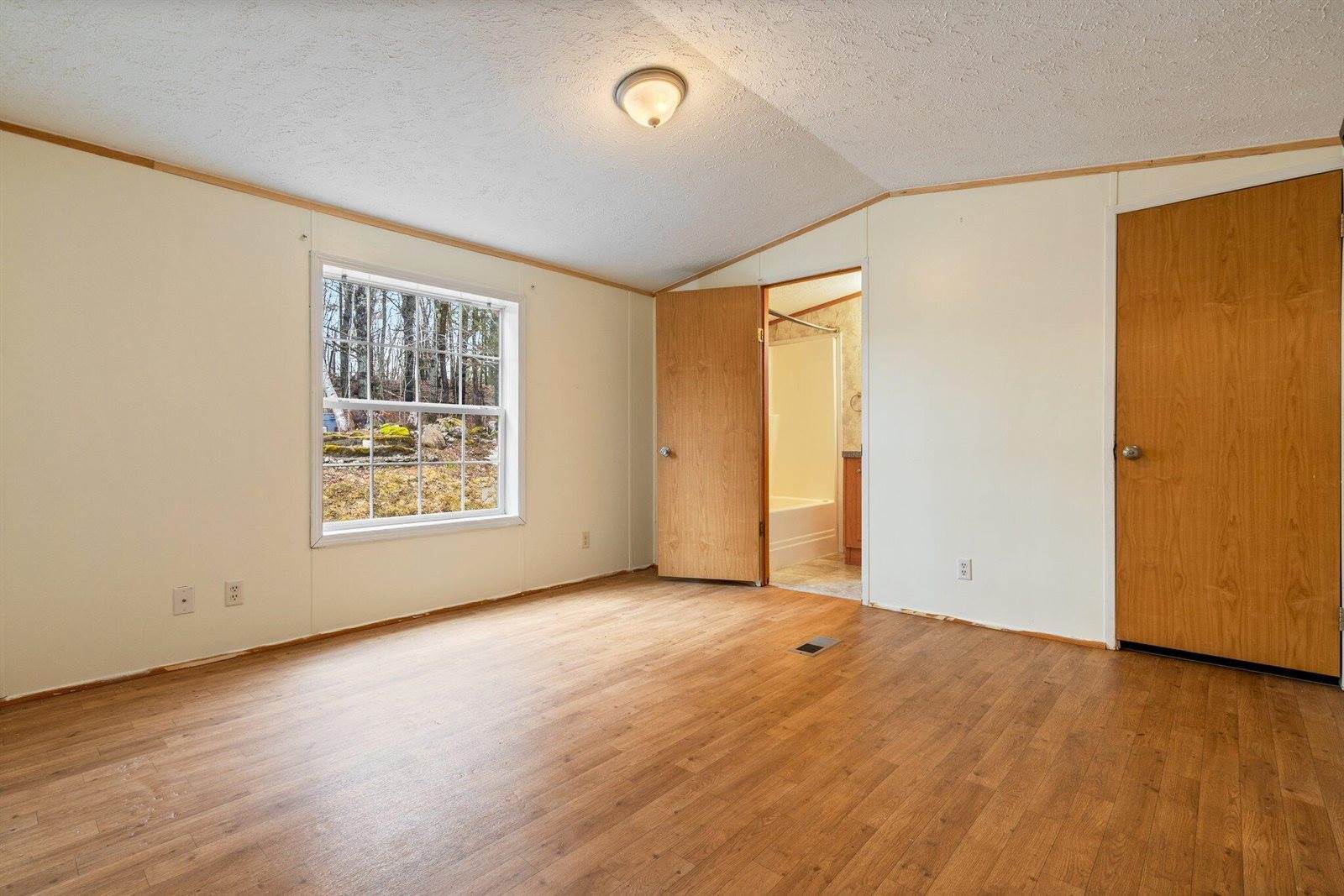 286 Clark Road, Hermon, ME 04401