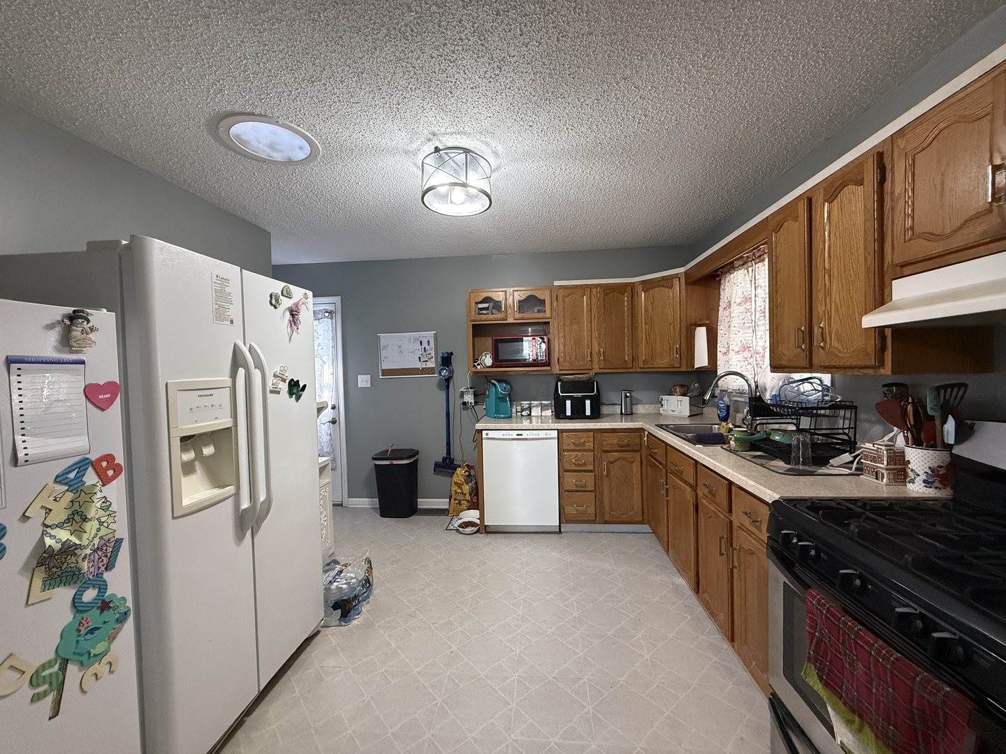 1017 West Langdon Place, Freeport, IL 61032