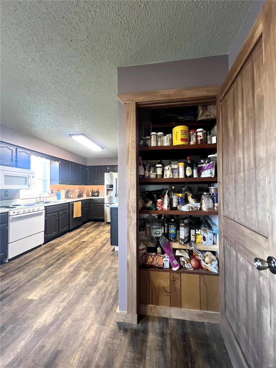 305 White School Road, Dixon, MO 65459
