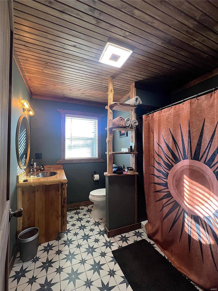 305 White School Road, Dixon, MO 65459