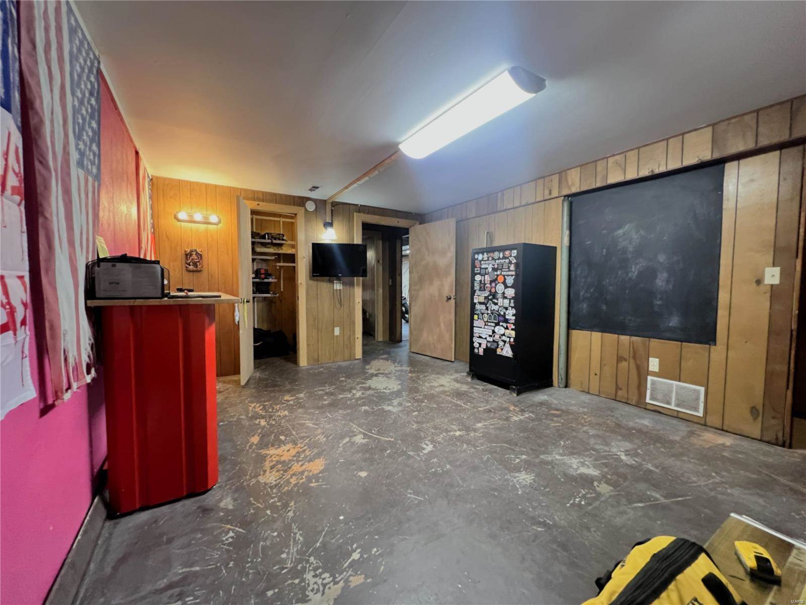 305 White School Road, Dixon, MO 65459