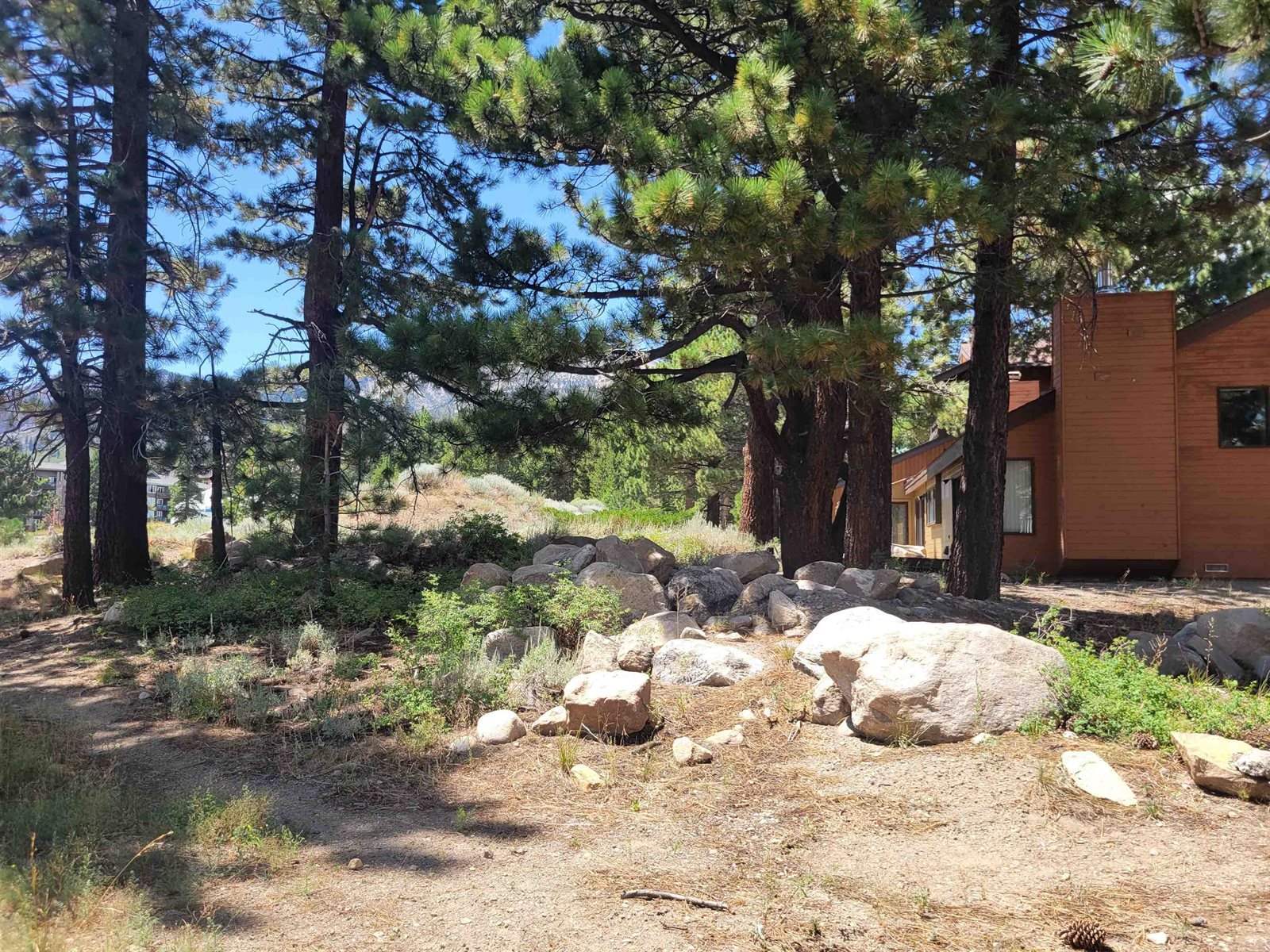 555 Monterey Pine Road, Mammoth Lakes, CA 93546