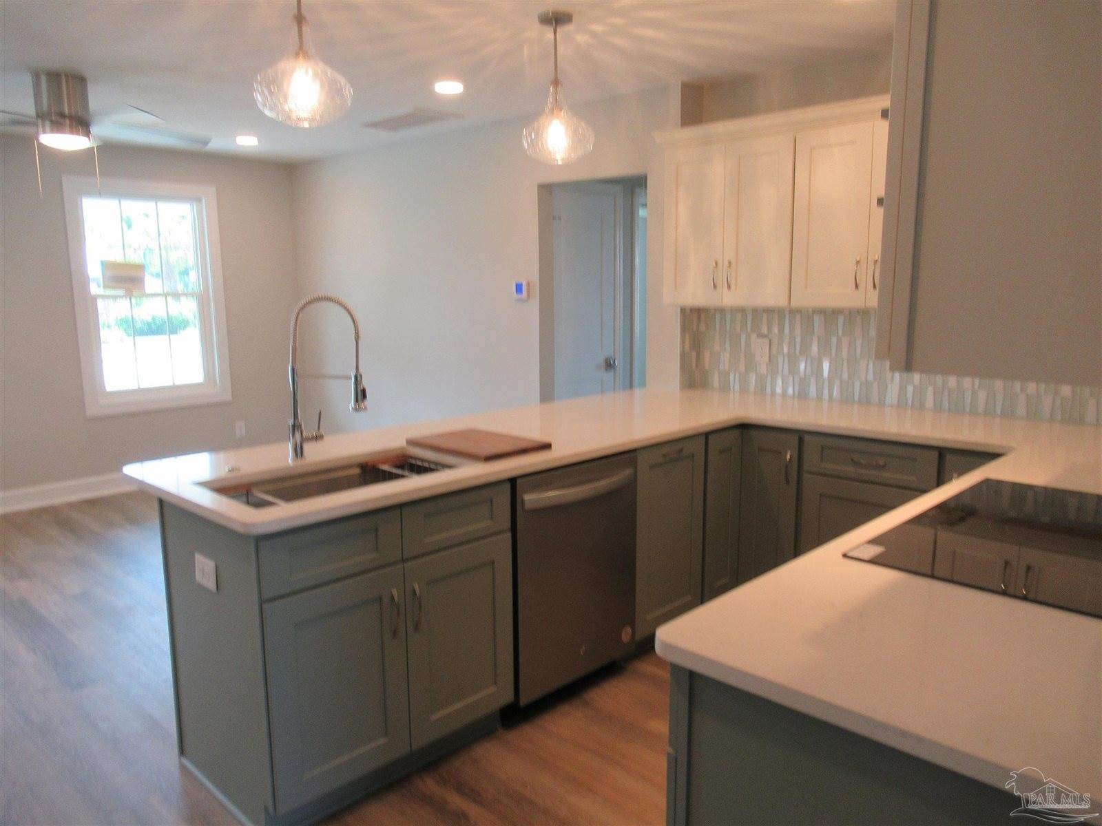 6 Cousineau Rd, Pensacola, FL 32507