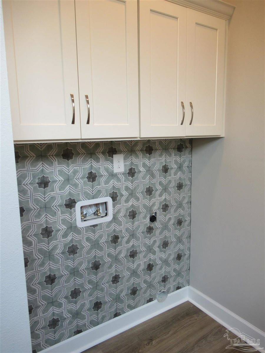 6 Cousineau Rd, Pensacola, FL 32507