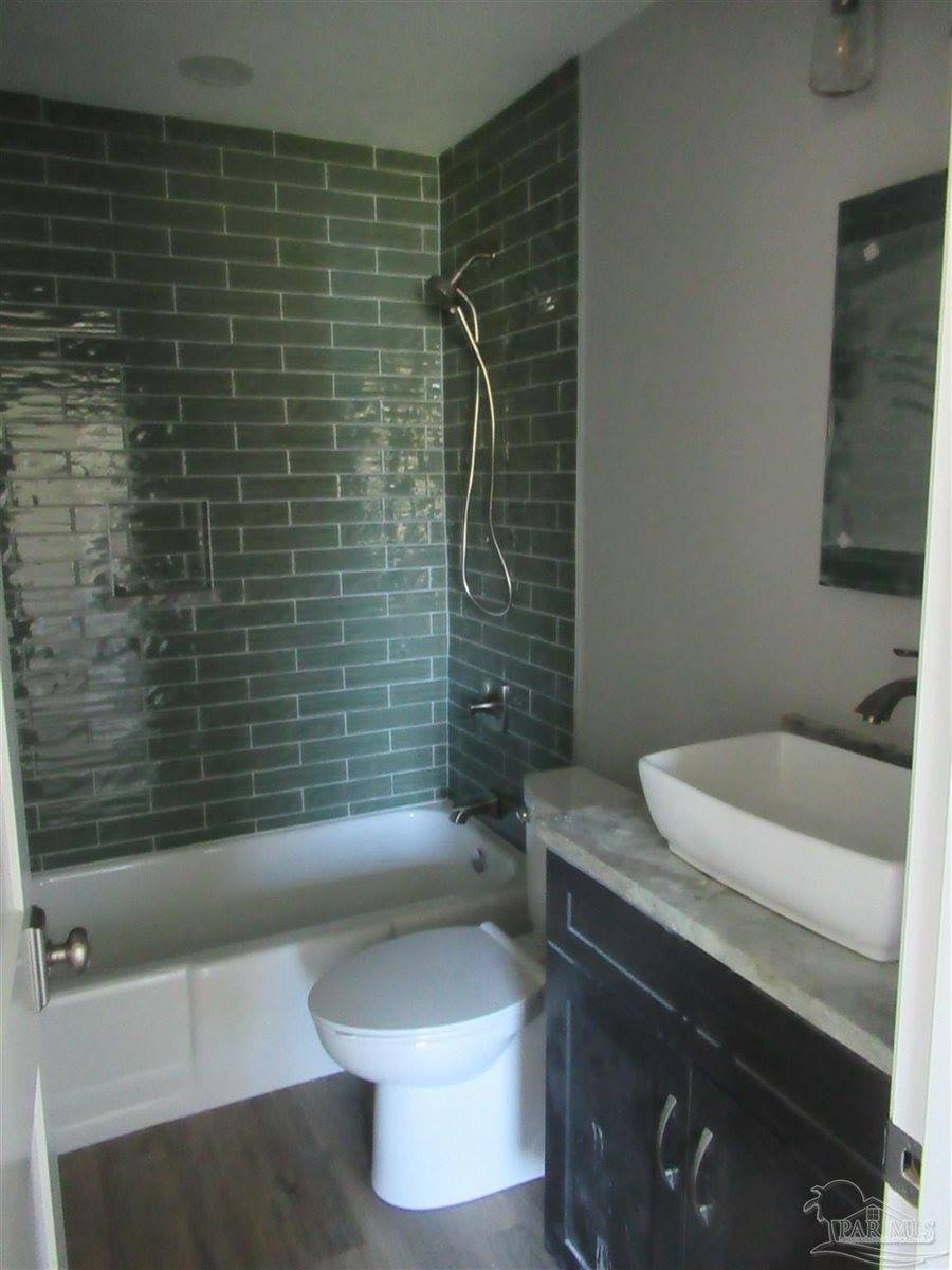 6 Cousineau Rd, Pensacola, FL 32507