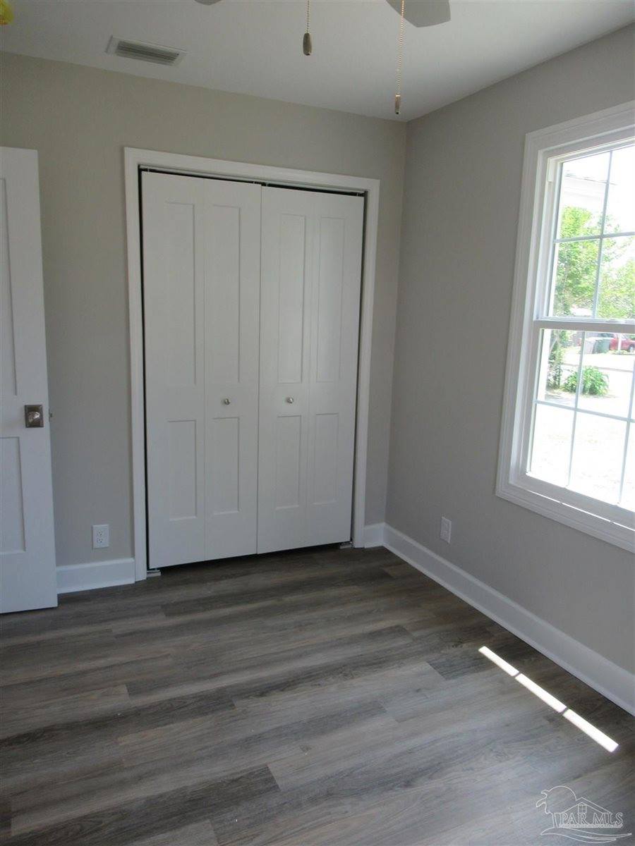 6 Cousineau Rd, Pensacola, FL 32507