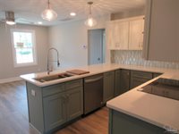 6 Cousineau Rd, Pensacola, FL 32507