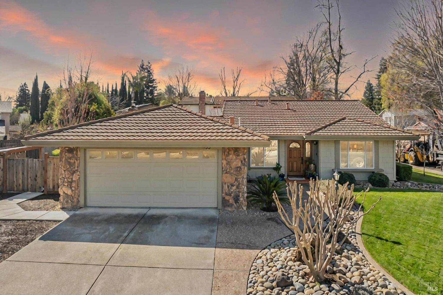 155 Aurora Way, Vacaville, CA 95688