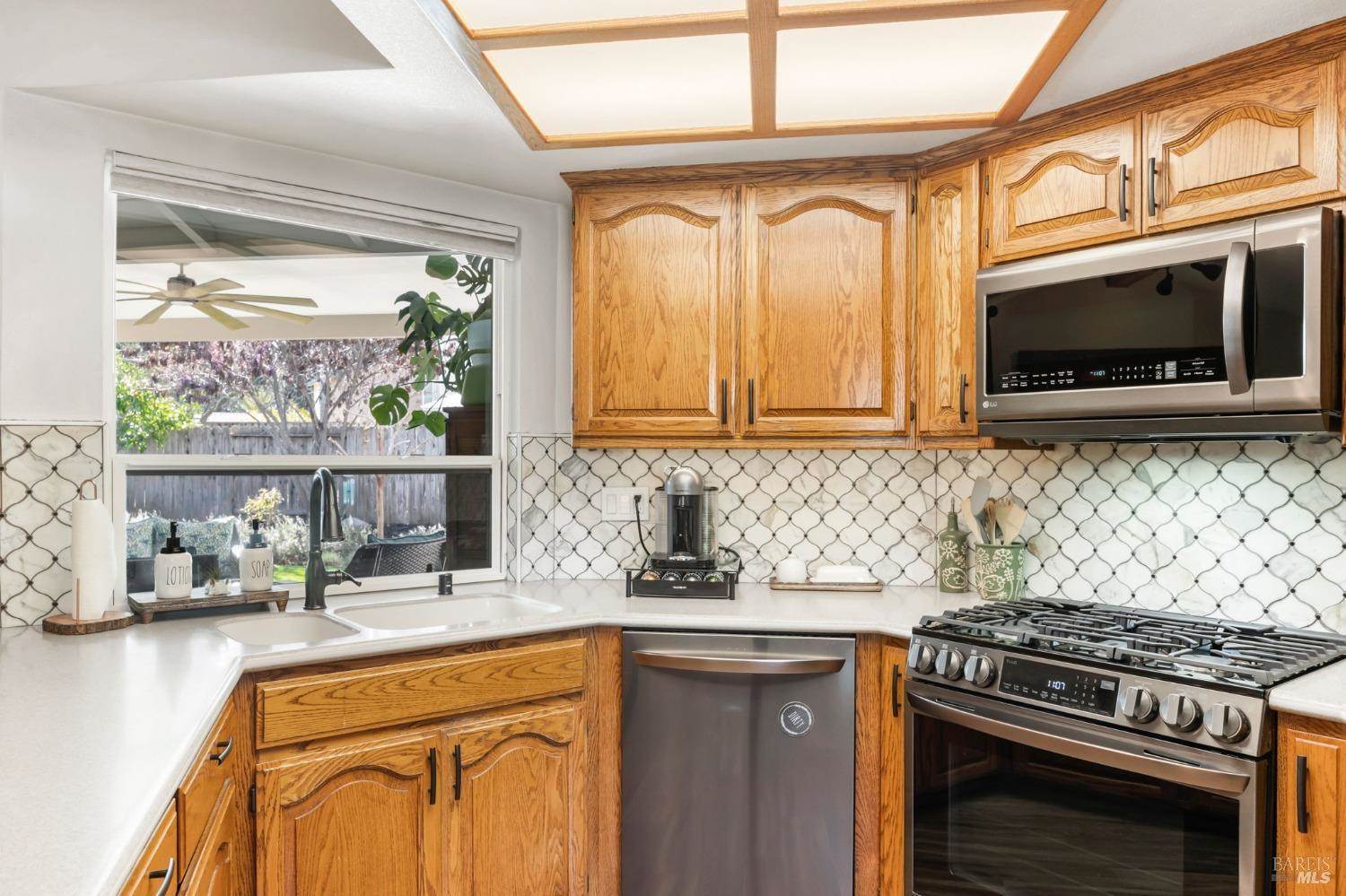 155 Aurora Way, Vacaville, CA 95688